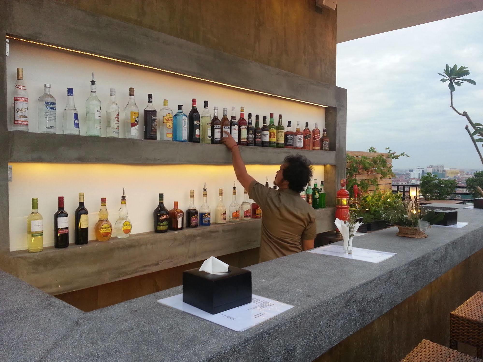 Kolab Sor Phnom Penh Hotel Exterior photo
